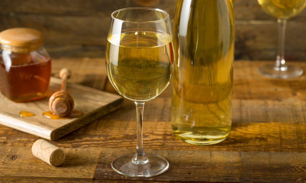 5 Tips for Distilling Honey Into Mead & Honeyshine