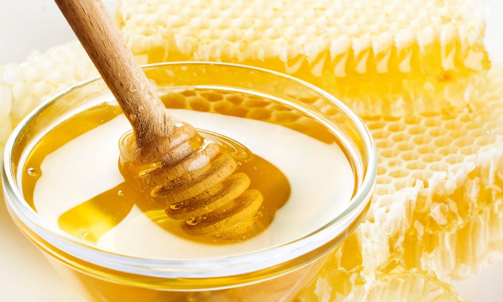 Understanding the Process of Packaging Natural Honey